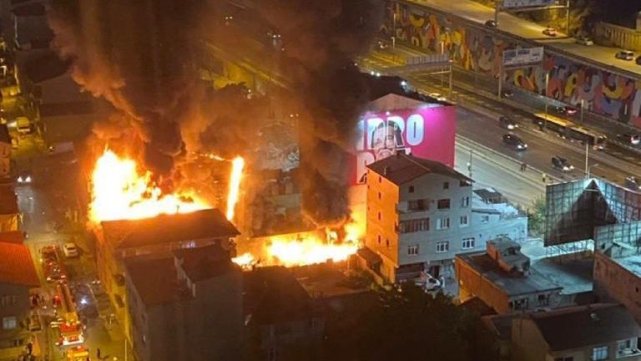 son dakika: kadıköy'de bir binada meydana gelen patlama korku ve paniğe neden oldu