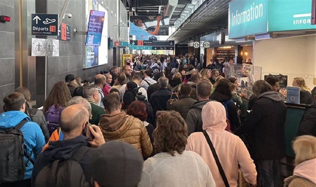 brüksel'de izdiham! binler kapalı havaalanına girdi kaos çıktı