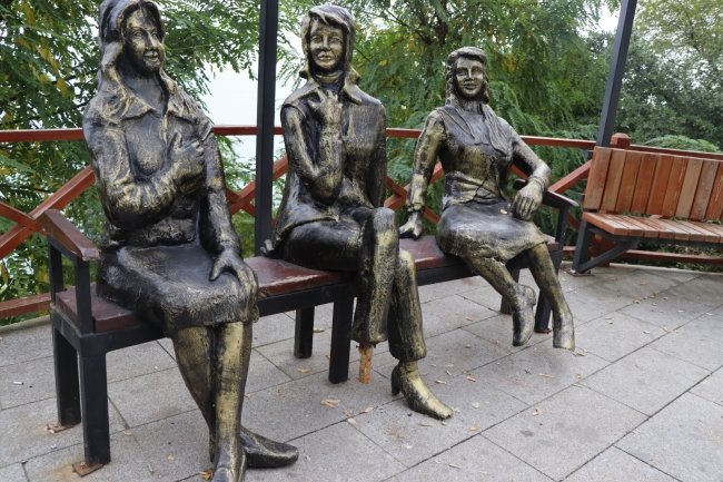 ordu'da bulunan 3 kız heykeli magandalar tarafından tahrip edildi