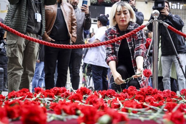 İstiklal Caddesi 1200 tane Şanlı Türk Bayrağı ile donatıldı