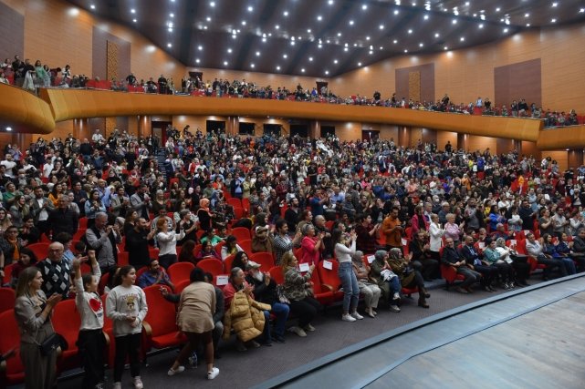 Mersin Yenişehir'de Hayatını kaybeden tiyatrocular unutulmadı