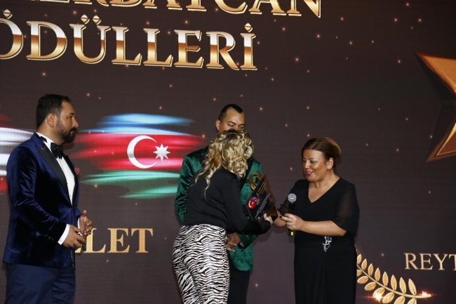 Türkiye-Azerbaycan Kardeşlik Gecesi Ödül Törenleri Yapıldı