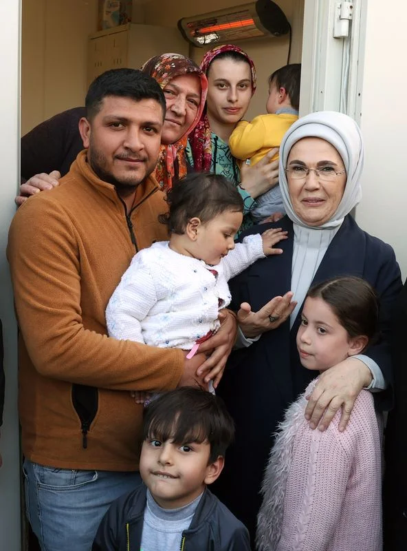 emine erdoğan, bm habitat i̇cra direktörü sharif'le deprem bölgesinde