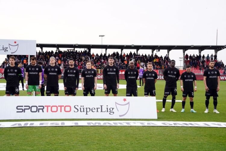 Adana Demirspor, maça siyah forma ile çıktı