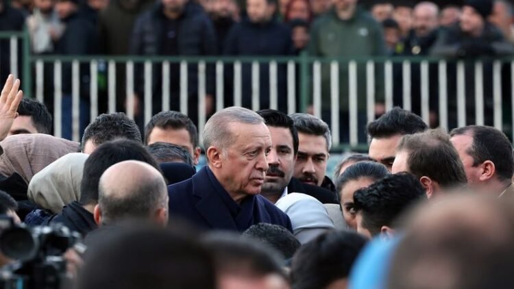 Cumhurbaşkanı Erdoğan 'Maalesef ilk birkaç gün Adıyaman'da arzu ettiğimiz etkinlikte çalışma yürütemedik' diyerek helallik istedi