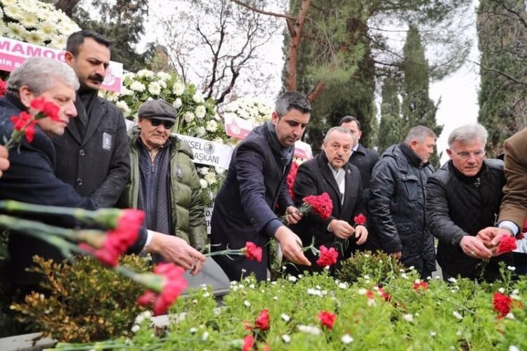Eski Devlet Bakanı Adnan Kahveci, Kartal'da anıldı