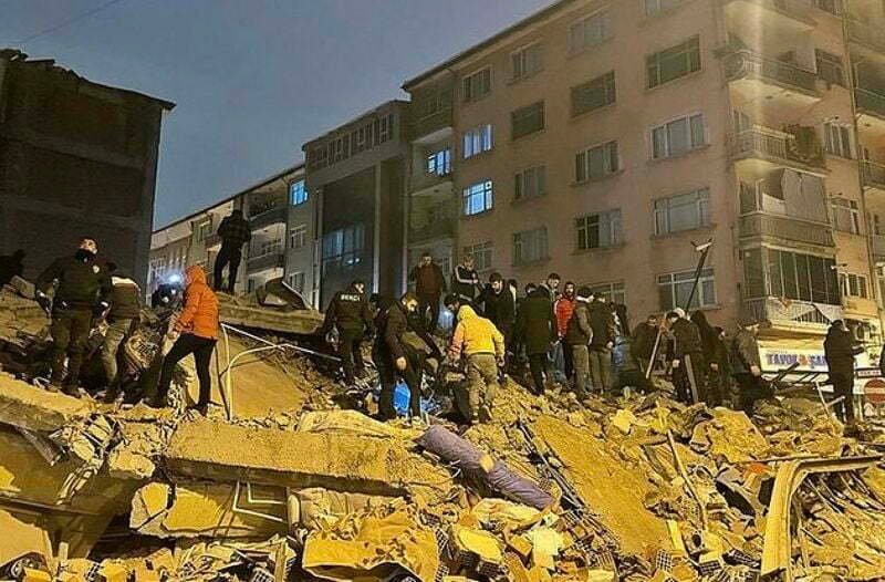 depremde yıkılan binaların