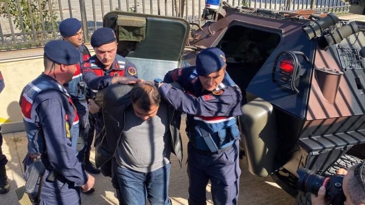 Antalya'da zırhlı araçla adliyeye getirilen cinayet zanlısı tutuklandı