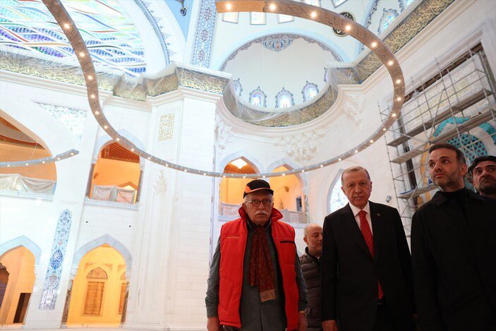 Cumhurbaşkanı Erdoğan Barbaros Hayrettin Paşa Camisi’ni ziyaret etti 