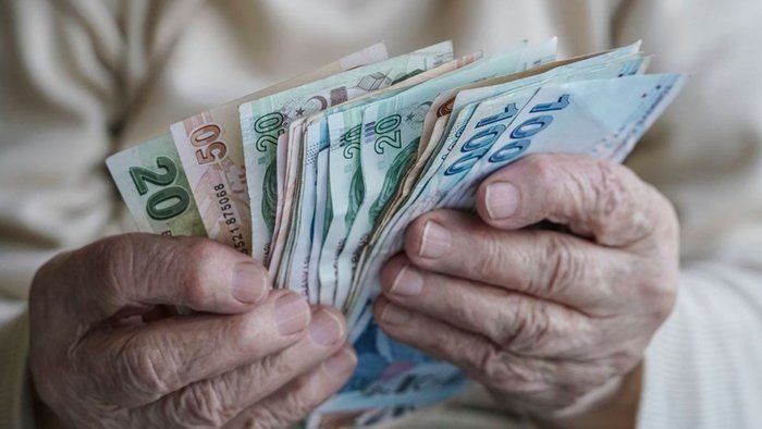 Emeklilerin maaş ve ikramiyelerini alacakları tarihler açıklandı