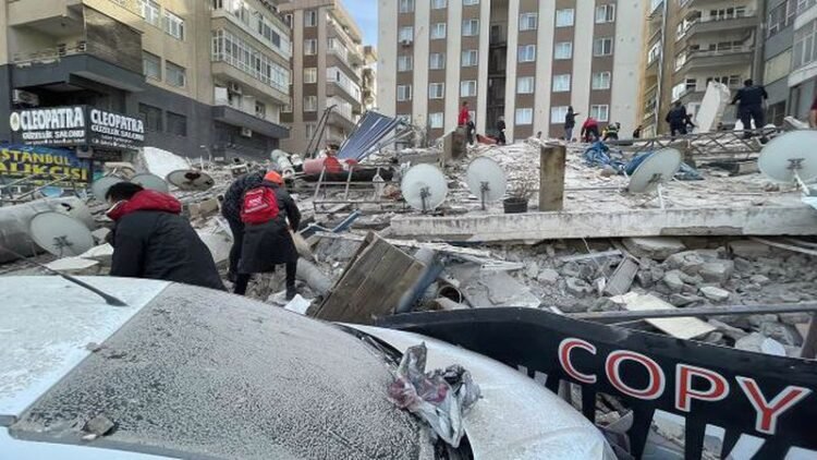 Şanlıurfa'da CHP İl Başkanlığı'nın da bulunduğu bina çöktü! Ekipler olay yerine sevk edildi