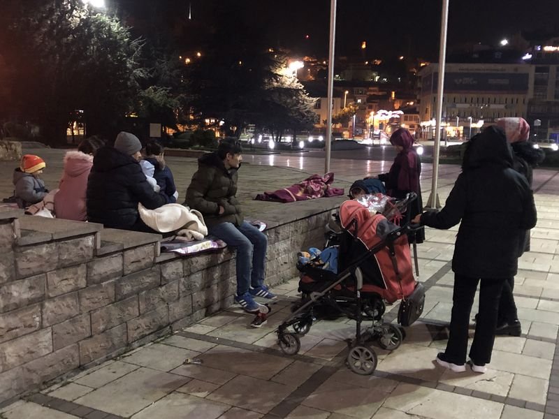 Kastamonu’da deprem korkusu: Geceyi sokakta geçirdiler