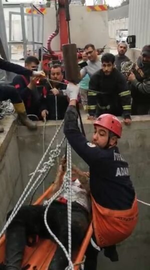 Adana'da kuyuya düşen işçi kurtarıldı