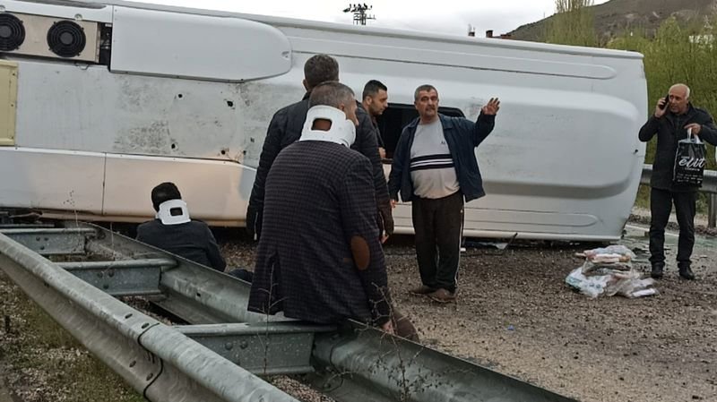 sivas’ta otobüs kazası: 10 yaralı