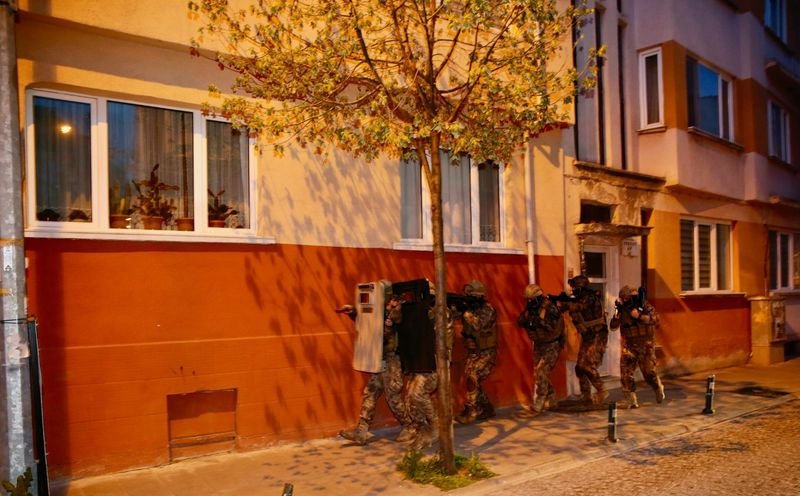 eskişehir merkezli 8 ilde eş zamanlı terör operasyonu: 10 şüpheli yakalandı