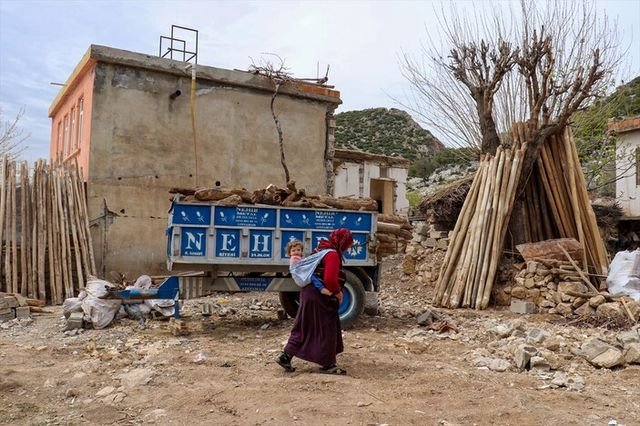 Depremin vurduğu Adıyaman'daki Kemerkaya köyü güvenli bölgeye taşınıyor
