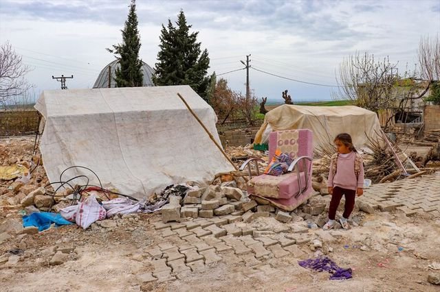 depremin vurduğu adıyaman'daki kemerkaya köyü güvenli bölgeye taşınıyor