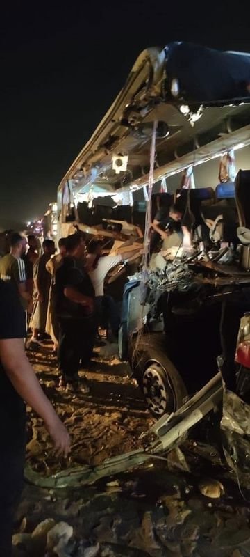 mısır'da yolcu otobüsü kamyona çarptı: 14 ölü, 25 yaralı