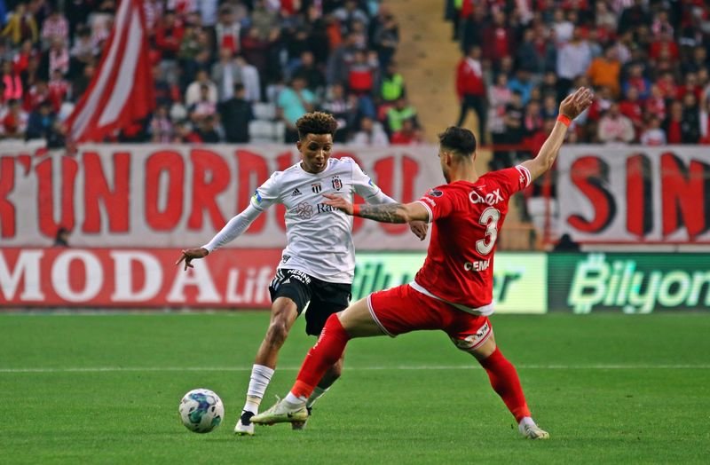Antalya'da gülen Beşiktaş oldu: 1-3