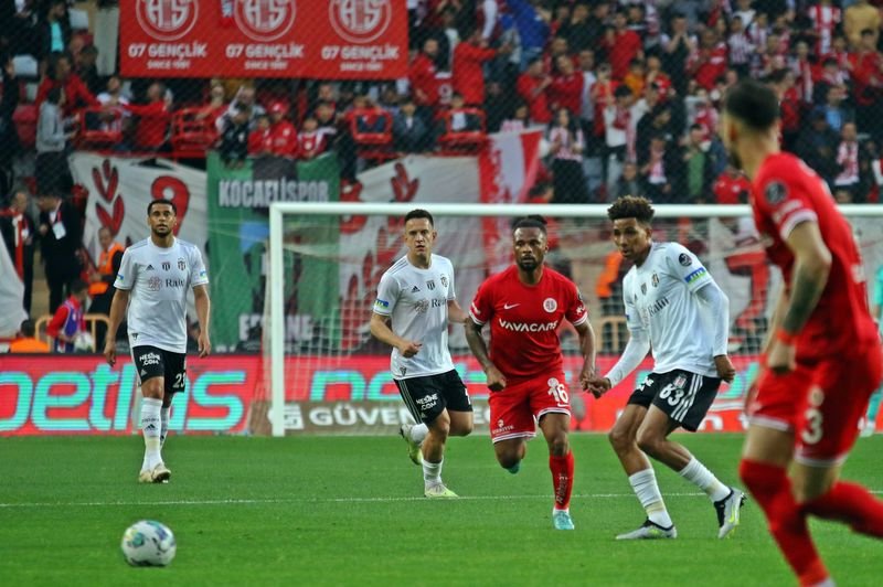 Antalya'da gülen Beşiktaş oldu: 1-3