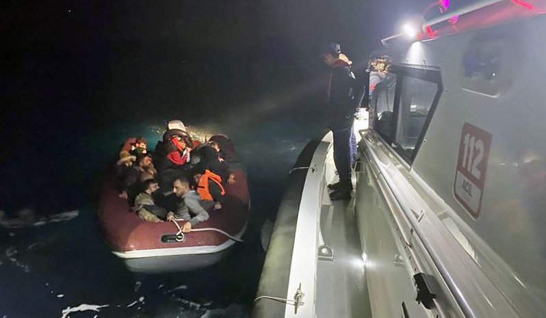 Muğla’nın Dalaman ilçesi açıklarında 19 düzensiz göçmen yakalandı