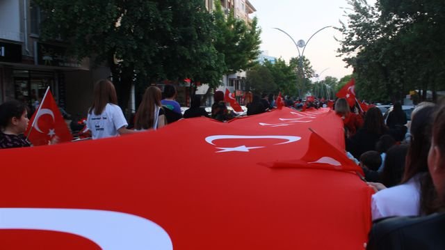 kırklareli’nde gençlik yürüyüşünde metrelerce bayrak açıldı