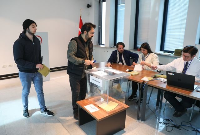 bosna hersek’teki türk seçmenler cumhurbaşkanı seçiminin 2. turu için sandık başında