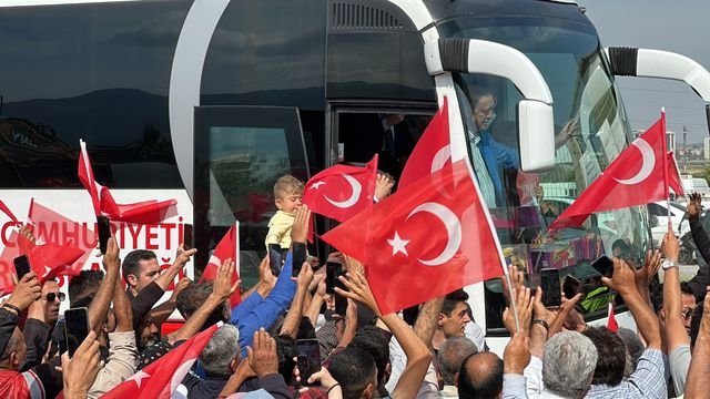 cumhurbaşkani erdoğan'a hatay'da sevgi̇ seli̇