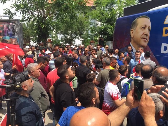 Bakan Kasapoğlu, Manisalılardan Cumhurbaşkanı Erdoğan için rekor oy istedi