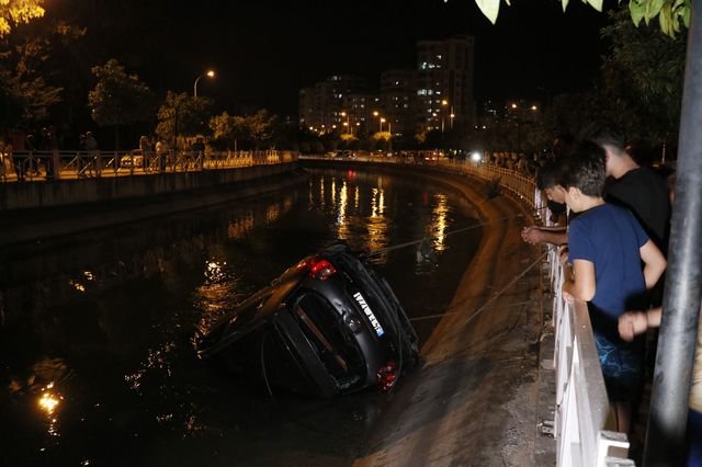 adana’da otomobil sulama kanalına düştü: 1 ölü, 1 yaralı...kazada 1 kişi ölürken 1 kişide yaralandı.