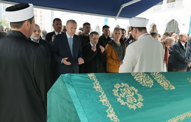 gazeteci yazar engin ardıç son yolculuğuna uğurlandı: törene cumhurbaşkanı erdoğan da katıldı