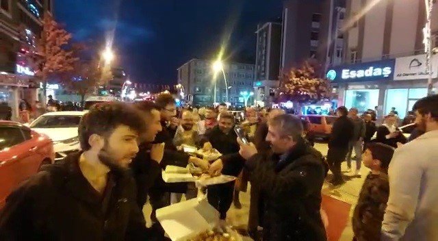 Erzurum’da Erdoğan sevinci... ikinci tur seçimlerinin ardından sonuçların açıklanması ile birlikte Erzurumlular sokağa döküldü.