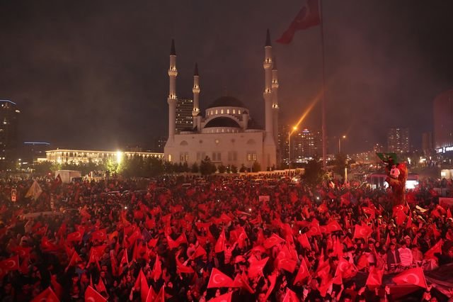 başakşehir'den cumhurbaşkanı erdoğan'a sevgi seli, seçim zaferi, başakşehir’de coşkuyla kutlandı.