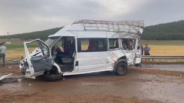 tag otoyolu'nda 5 aracın karıştığı kazada ortalık savaş alanına döndü: 2 ölü, 20 yaralı