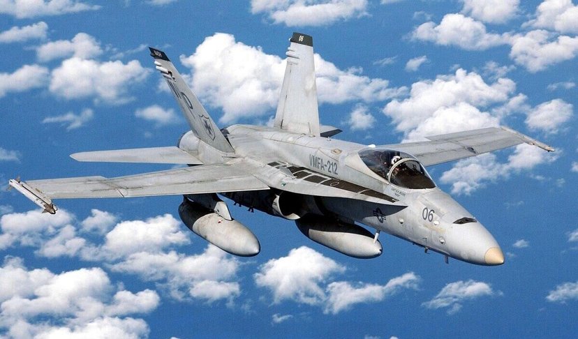 İspanya’da F-18 savaş uçağı otoyola düştü