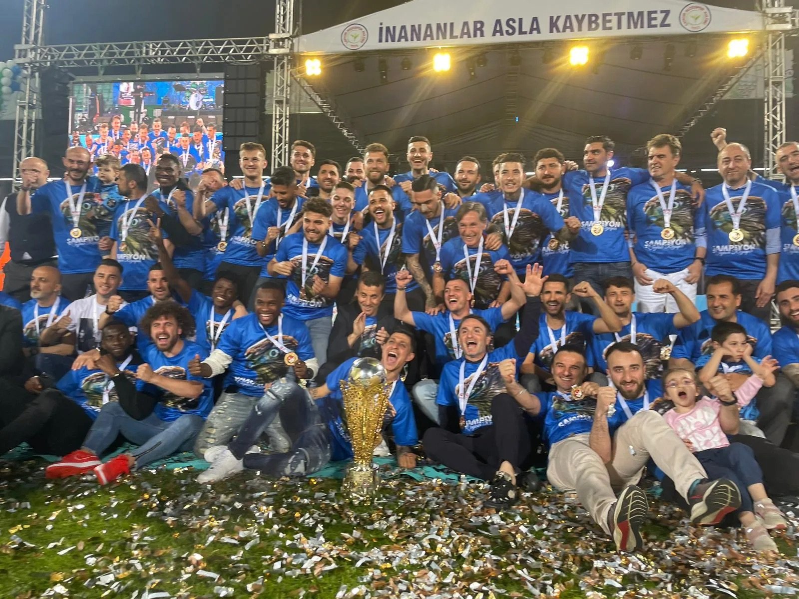 Rizespor ‘Süper Lig’e Merhaba’ töreni ile kupasını aldı