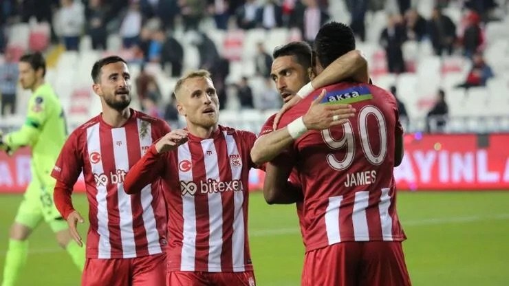 Sivasspor kazandı, Süper Lig'de kalmayı garantiledi
