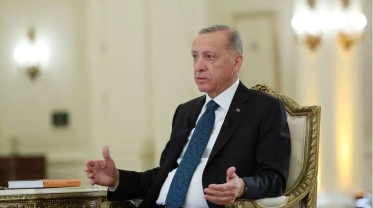 Cumhurbaşkanı Recep Tayyip Erdoğan: "Sınır ötesi harekatlarımız bitmiş değildir. Sadece doğru zamanı bekliyoruz"