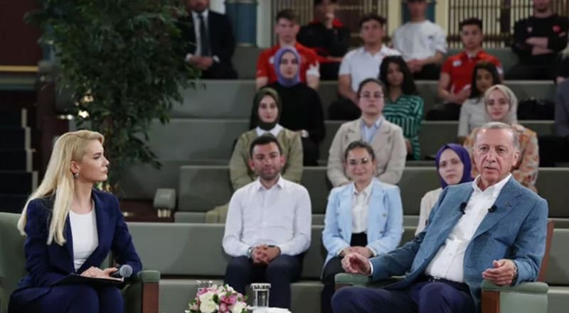 Gençler sordu Erdoğan yanıtladı: Meydanlar zaten konuşuyor
