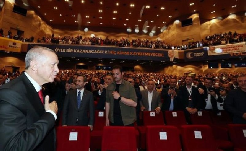 Cumhurbaşkanı Erdoğan: 'Depremzedelere bedava ev vadediyorlardı, şimdi kapı dışarı ediyorlar'
