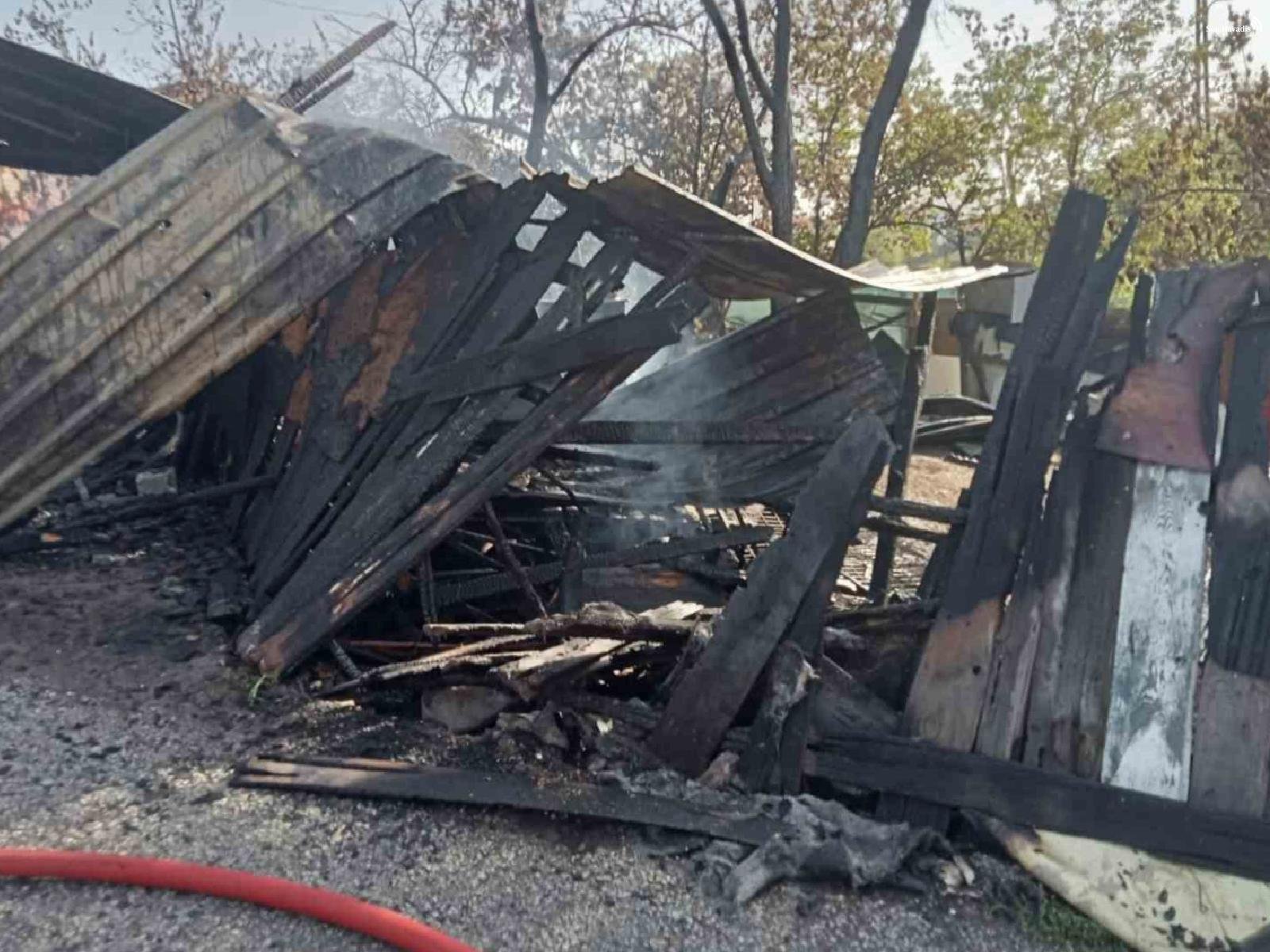 Ankara'da yangın: 1 ev ve otomobil küle döndü