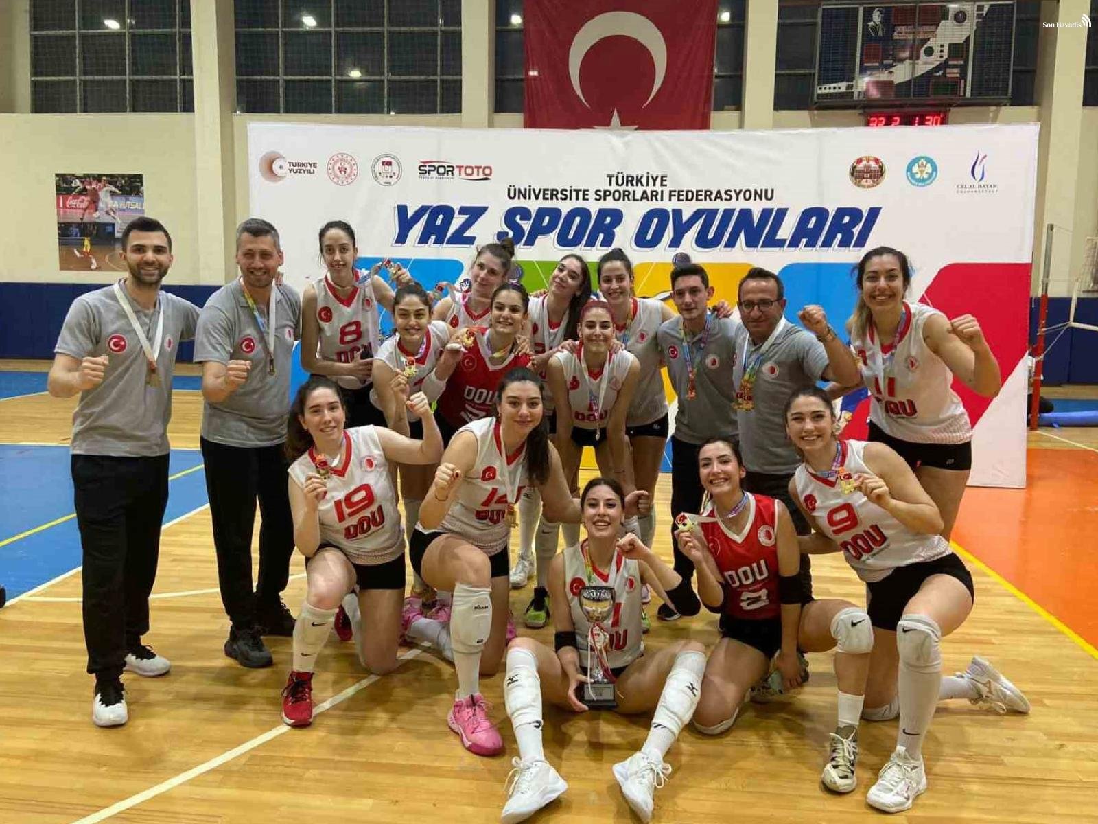 Doğuş Üniversitesi kadın voleybolunda Türkiye şampiyonu oldu