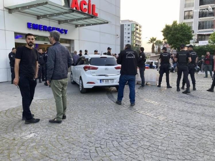 (DÜZELTME) İzmir'de iki grup arasında keskin bıçaklı kavga: 3 yaralı
