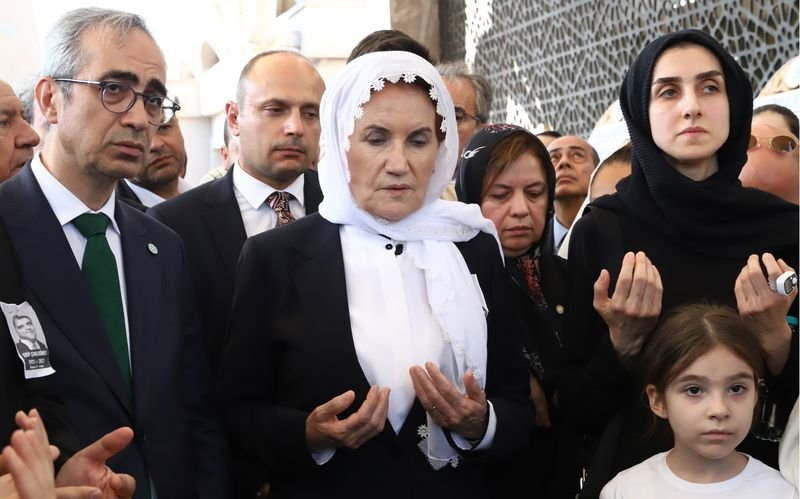 Akşener, İYİ Parti İstanbul İl Başkan Yardımcısı Çamlıgüney'in cenazesine katıldı