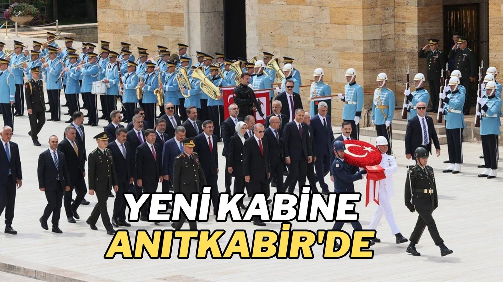 Cumhurbaşkanı Erdoğan yeni kabine ile Anıtkabir'i ziyaret etti.
