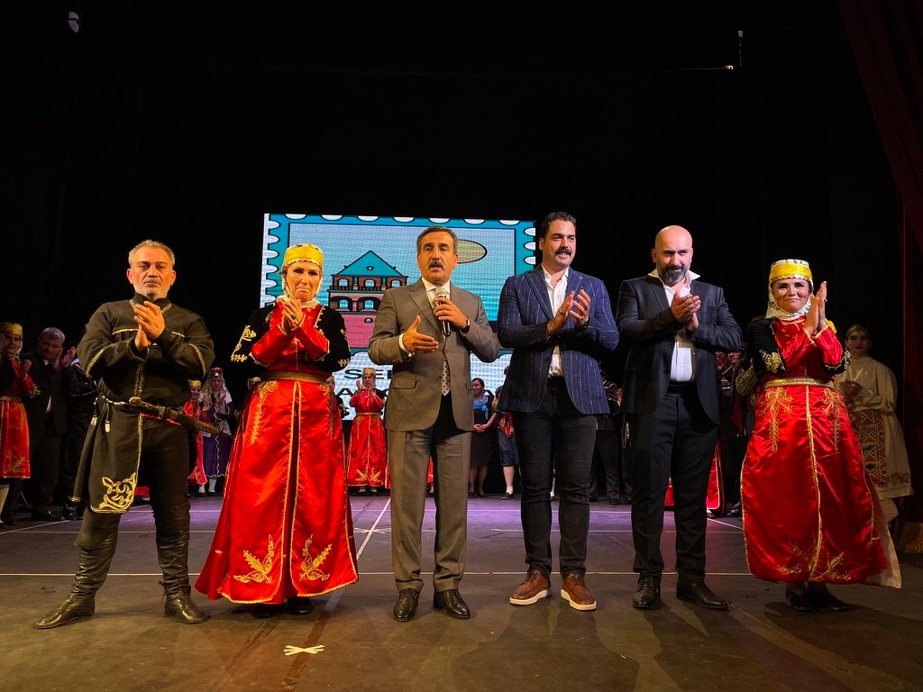 türkiye kamu-sen kültür ve sanat topluluğu, ankara'da muhteşem bir gösteriyle sahne aldı