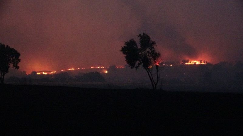 çanakkale’de orman yangını büyüdü, 1 köy boşaltıldı, vatandaşlar yurda yerleştirildi