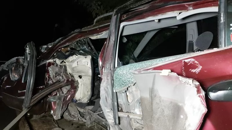 samsun'da otomobil köprünün korkuluklarına çarptı: 1'i ağır 3 yaralı