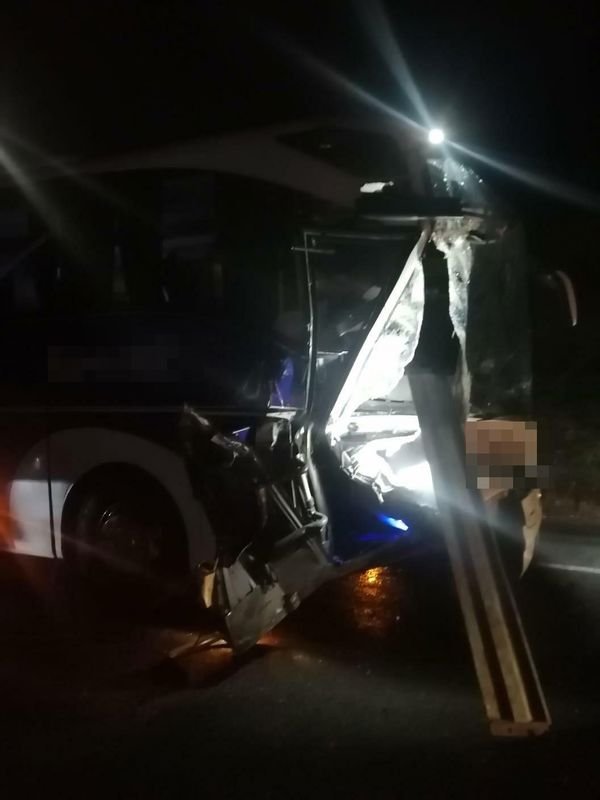 eskişehir'de yolcu otobüsü ile traktör çarpıştı: ölü ve yaralılar var