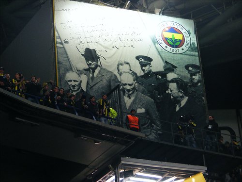 I. Dünya Savaşı sonrası kulübü ziyaret eden Mustafa Kemal Paşa'nın stadyumdaki resmi